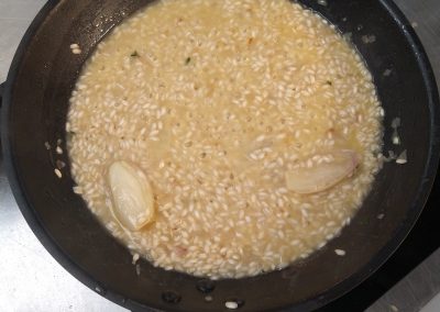 en cours de préparation risotto champignons cacio e pepe